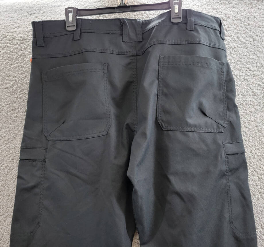BASS OUTDOOR Essential Tech Cargo Pant Mens 40 Black Beauty Zip & Button Closure