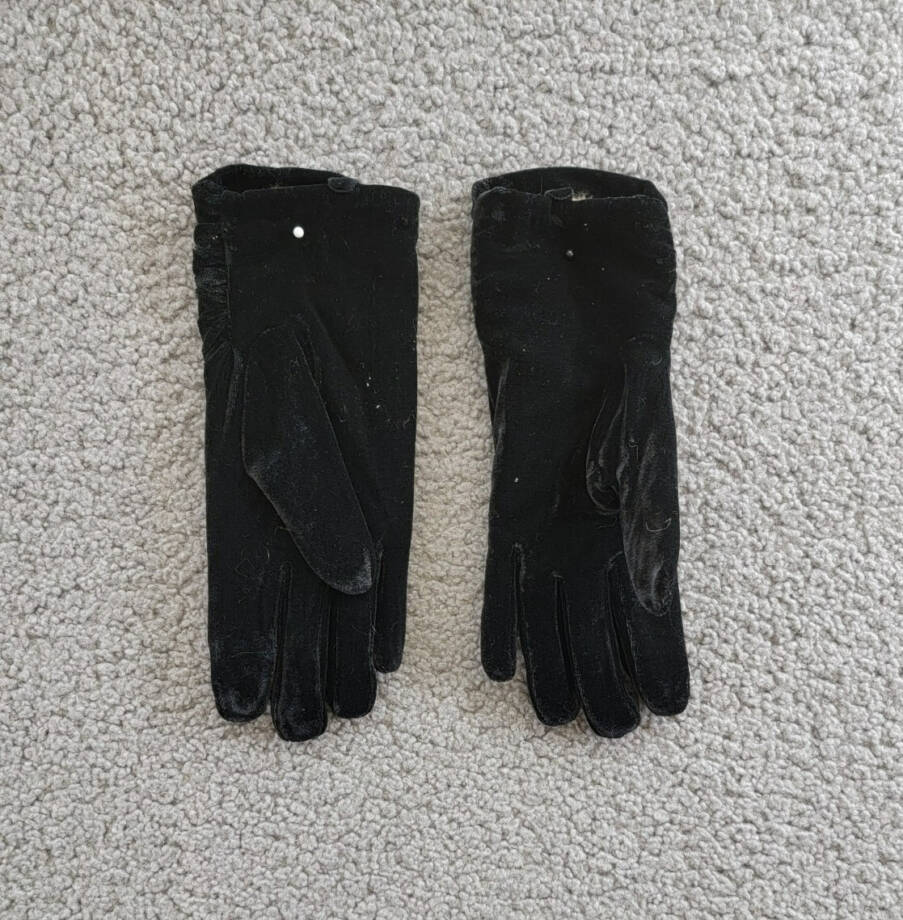 Marcus Adler Rouched Cuff Thinsulate Lined Velvet Glove Women's One Size Black