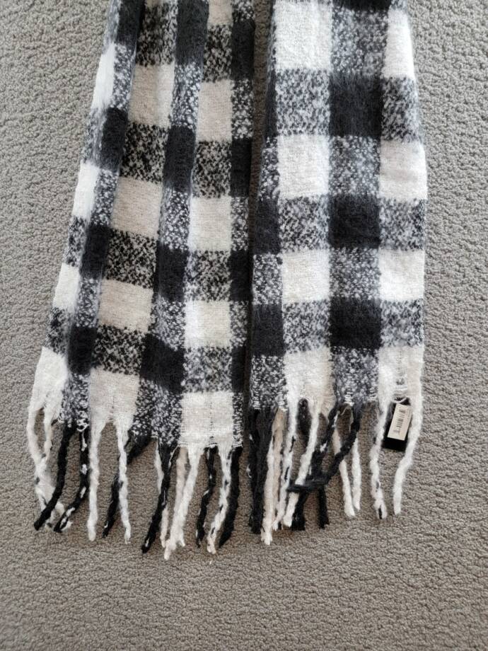 Marcus Adler Cozy Plaid Blanket Fringe Scarf Women's One Size Black/White Plaid