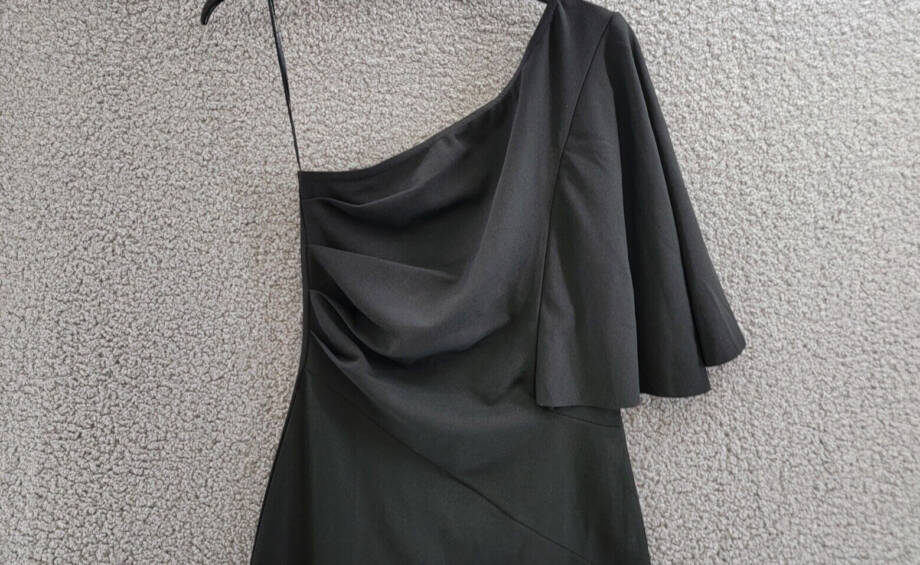 QUIZ Scuba Crepe Batwing One Shoulder Midi Dress Women's 6 Black Solid Pullover