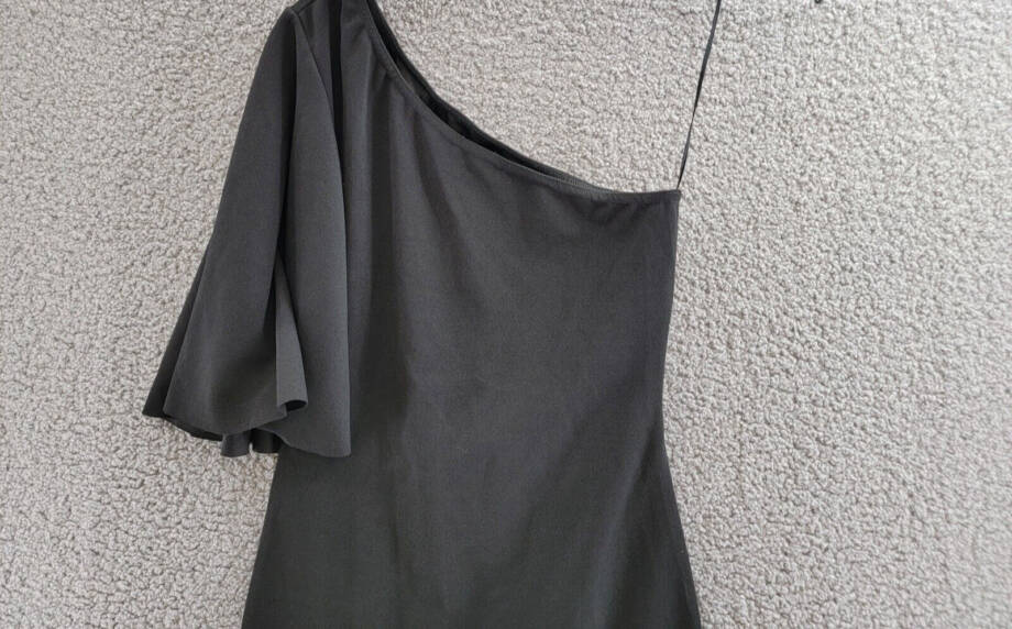 QUIZ Scuba Crepe Batwing One Shoulder Midi Dress Women's 6 Black Solid Pullover