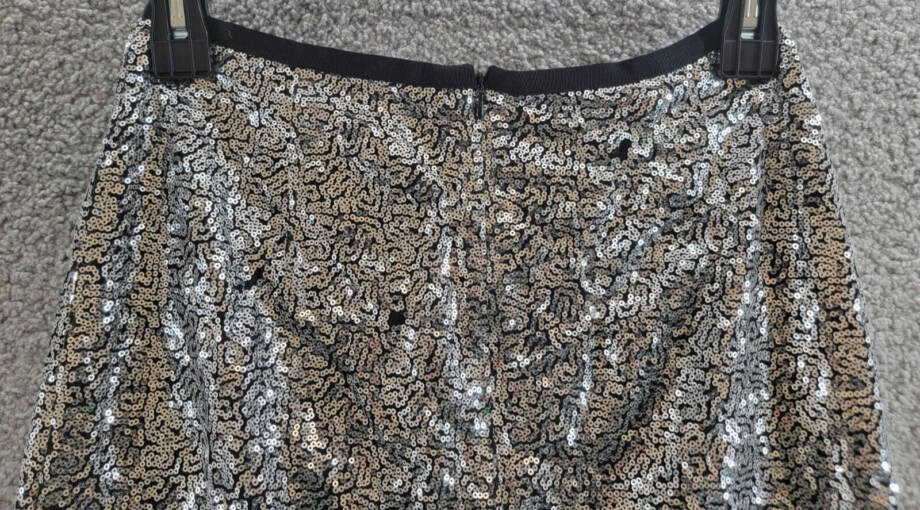 Gracia Sequined Mini Skirt Women's S Silver Center Back Zip Hook And Eye Closure
