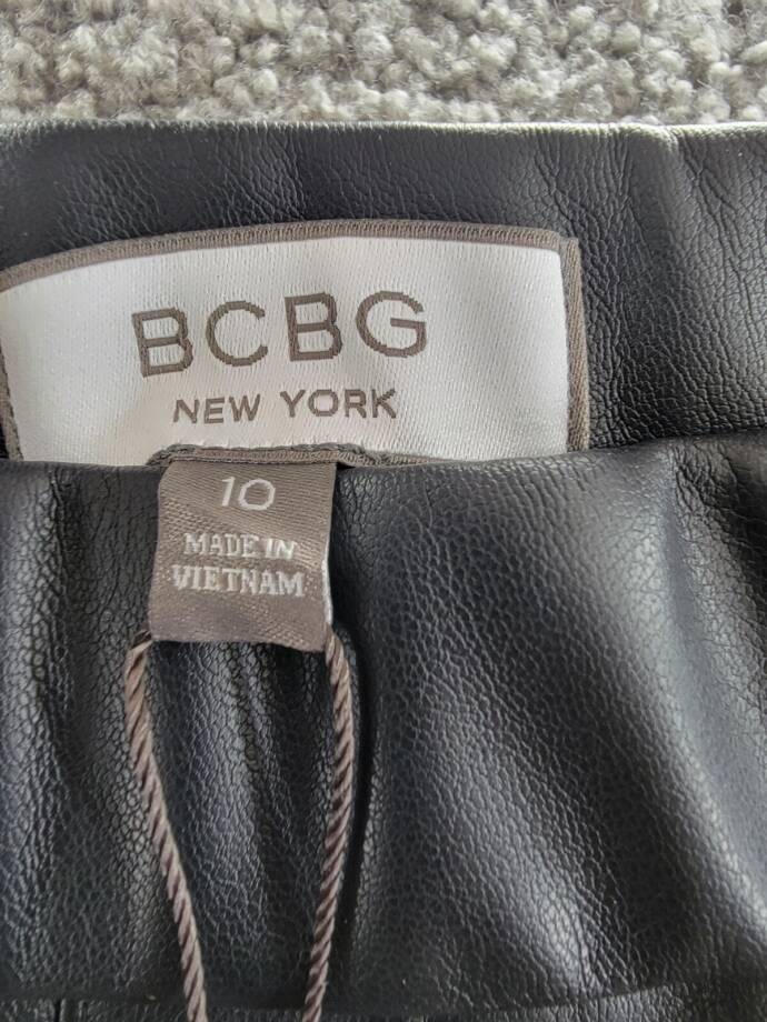 BCBG NEW YORK Faux-Leather Cropped Pants Women's 10 Black Slash Pockets Pull On