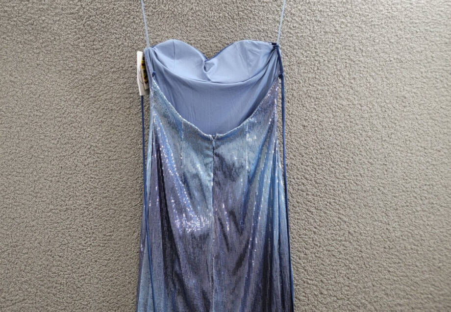 Violet Weekend Strappy Ombré Sequin Gown Juniors' 3/4 Blue/Silver Lace Zip Back