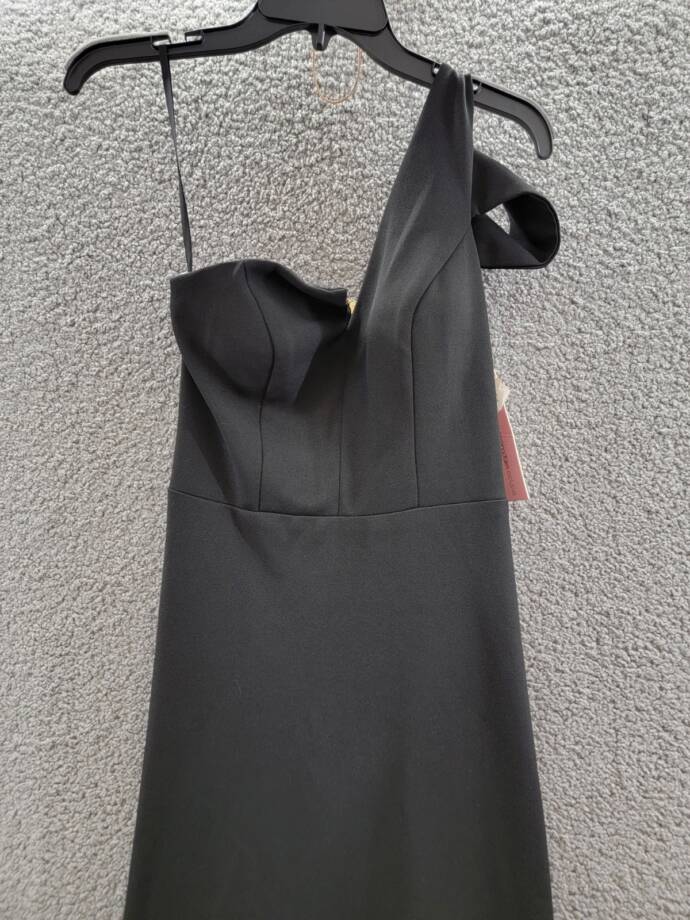 AQUA One-Shoulder Ruffled Gown Women's 6 Black Asymmetric Back Zip Closure