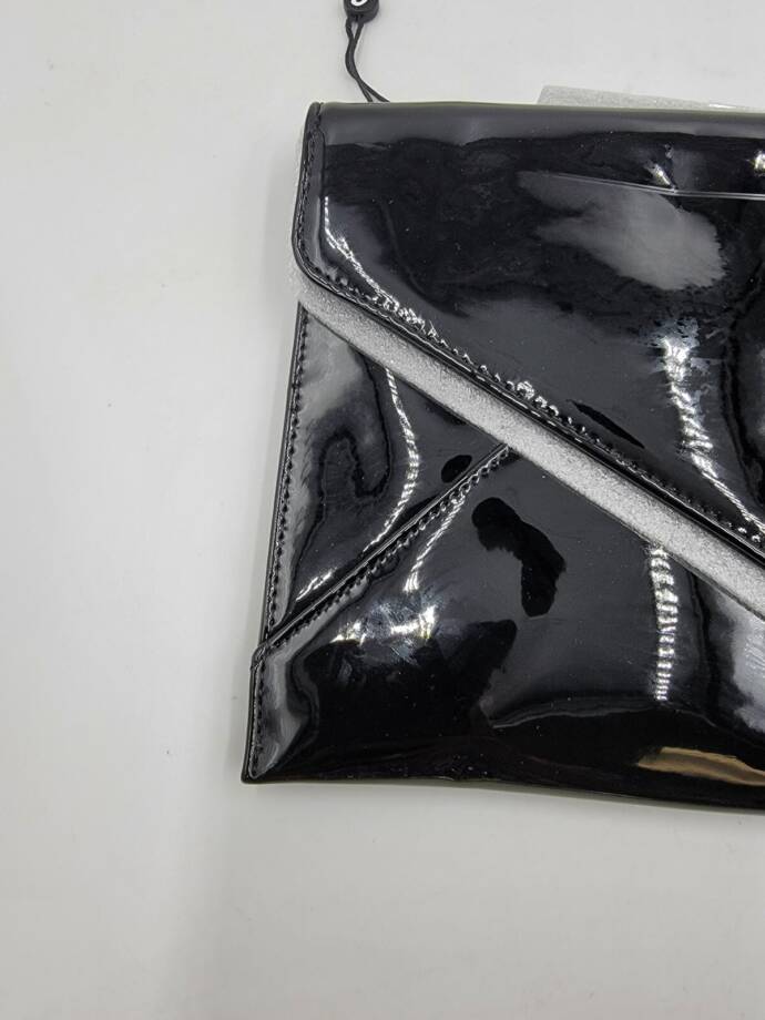 Circus by Sam Edelman Canyon Envelope Patent Clutch Women's O/S Black Magnetic