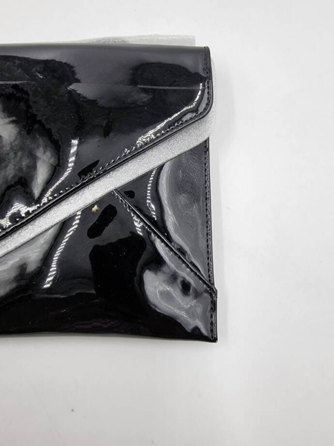 Circus by Sam Edelman Canyon Envelope Patent Clutch Women's O/S Black Magnetic