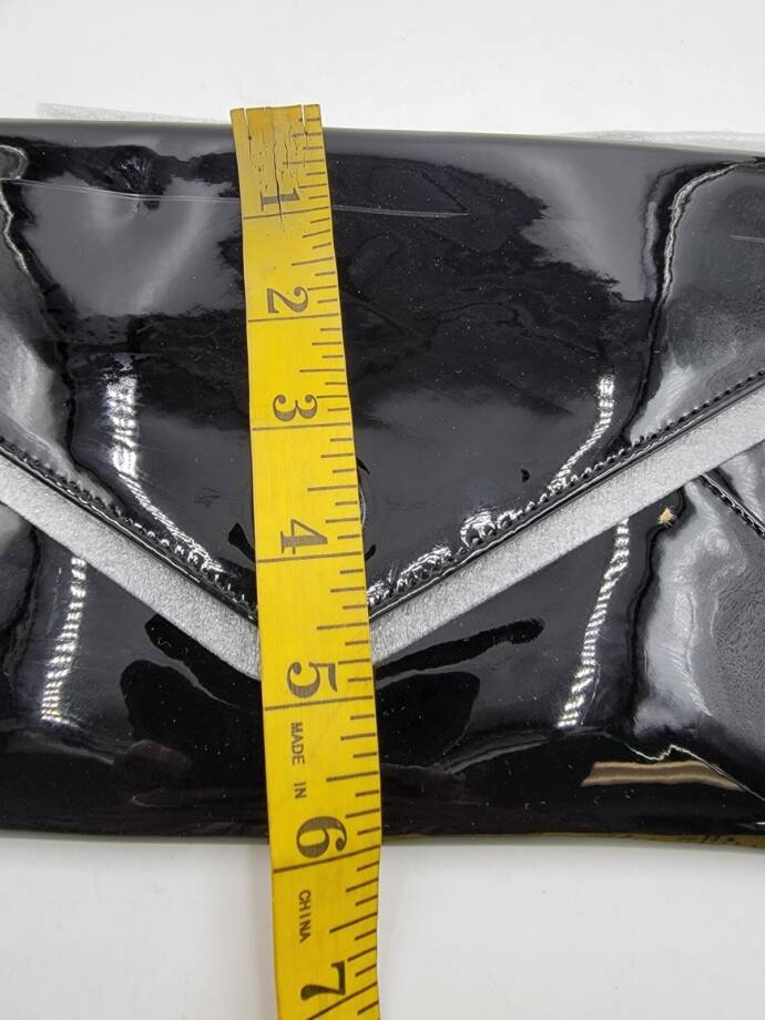 Circus by Sam Edelman Canyon Envelope Patent Clutch Women's O/S Black Magnetic