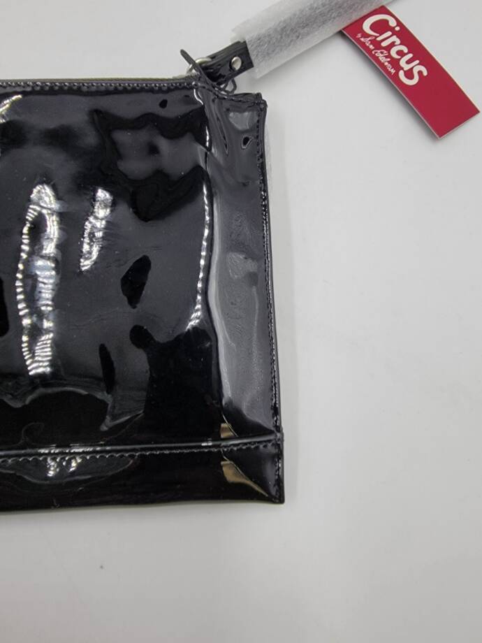 Circus by Sam Edelman Canyon Envelope Patent Clutch Women's O/S Black Magnetic