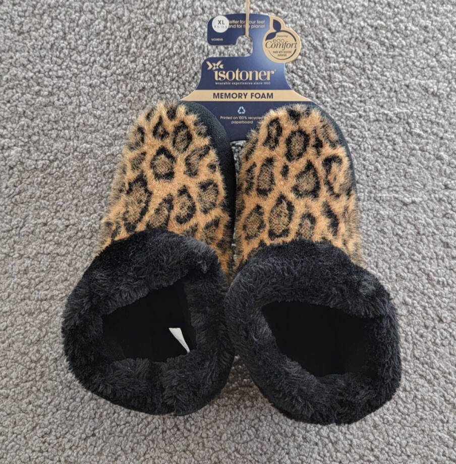 Isotoner Memory Foam Cheetah Comfort Booth Slippers Women's XL 9.5-10.5 Beige
