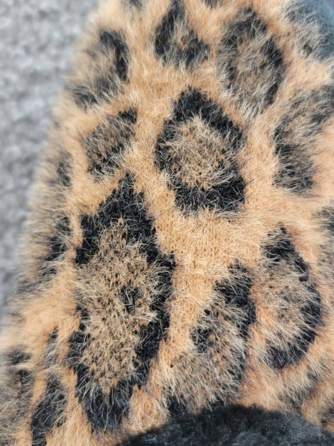 Isotoner Memory Foam Cheetah Comfort Booth Slippers Women's XL 9.5-10.5 Beige