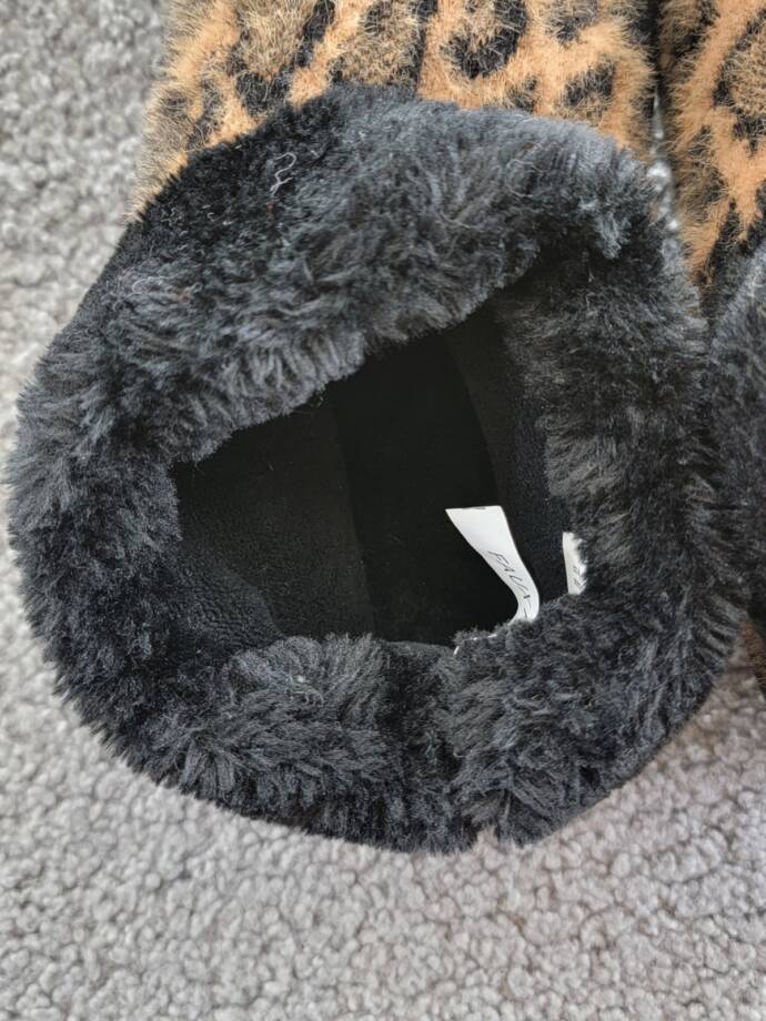 Isotoner Memory Foam Cheetah Comfort Booth Slippers Women's XL 9.5-10.5 Beige
