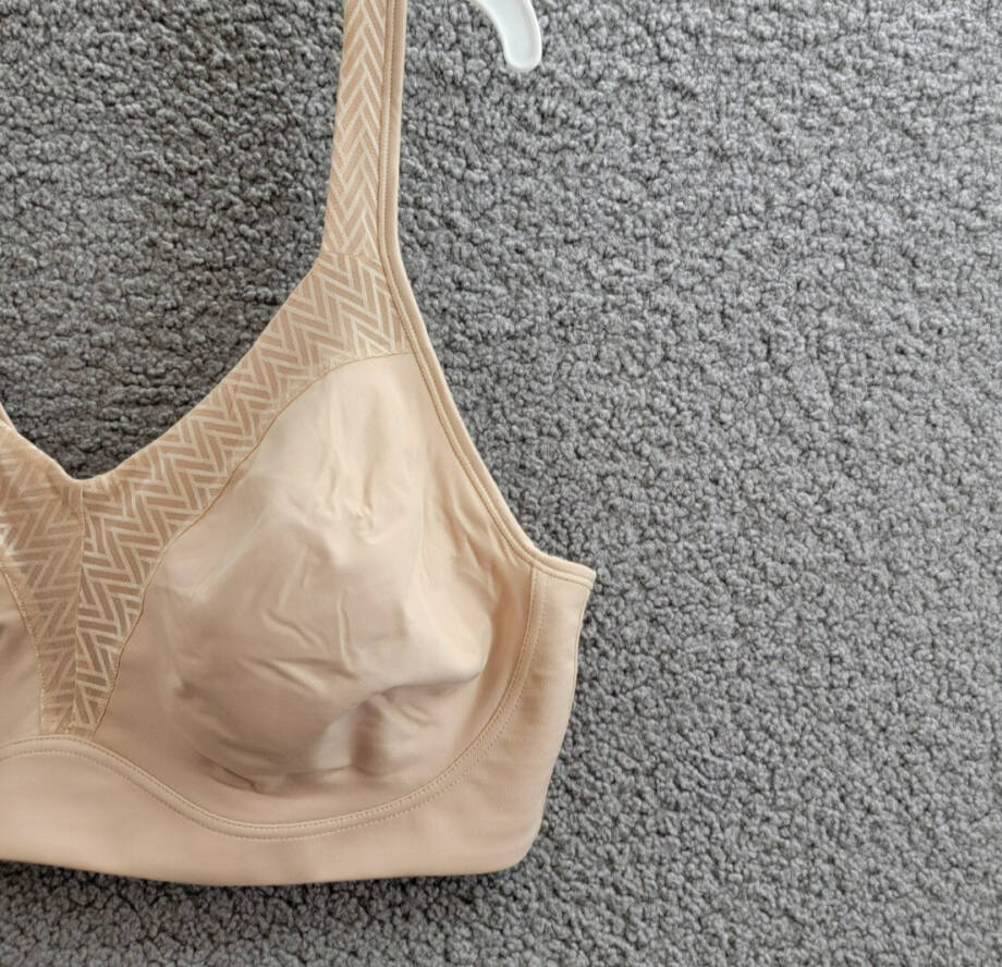 Playtex 18 Hour Bounce Control Wire Free Bra Women's 40DDD Taupe Hook & Eye Back