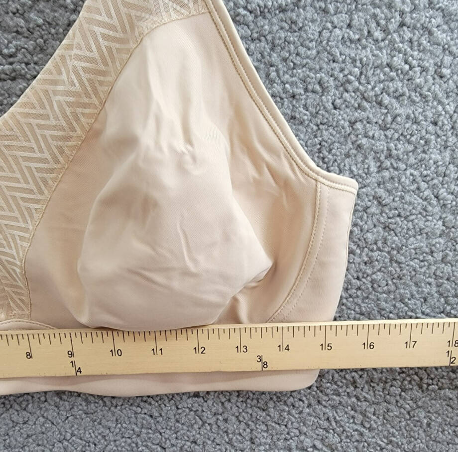 Playtex 18 Hour Bounce Control Wire Free Bra Women's 40DDD Taupe Hook & Eye Back