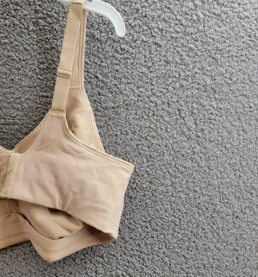 Playtex 18 Hour Bounce Control Wire Free Bra Women's 40DDD Taupe Hook & Eye Back