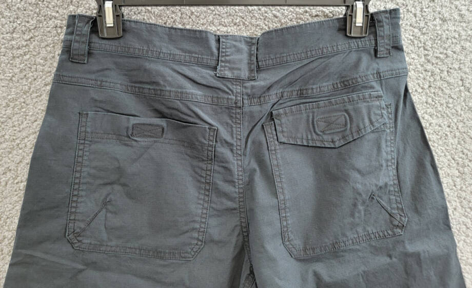 BASS OUTDOOR Explorer Cargo 11" Shorts Men's 32 Navy Zip Fly With Button Closure