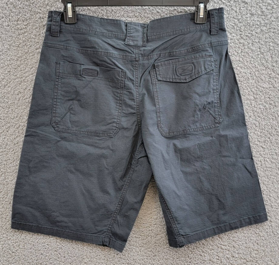 BASS OUTDOOR Explorer Cargo 11" Shorts Men's 32 Navy Zip Fly With Button Closure
