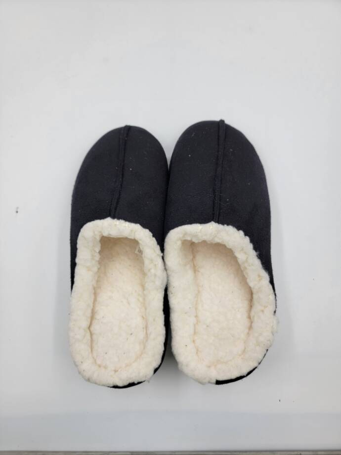 Isotoner Signature Rory Comfort Hoodback Slippers Women's 6.5-7 Black Slip On