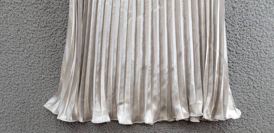 Lucy Paris Rose Metallic Pleated Midi Skirt Women's Medium Pewter Elastic Waist