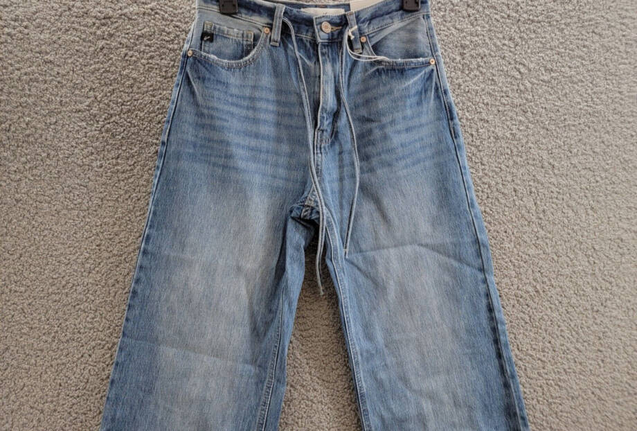 KanCan Hilo Ultra High Rise 90's Flare Jeans Women's 3/25 Medium Blue Button Zip