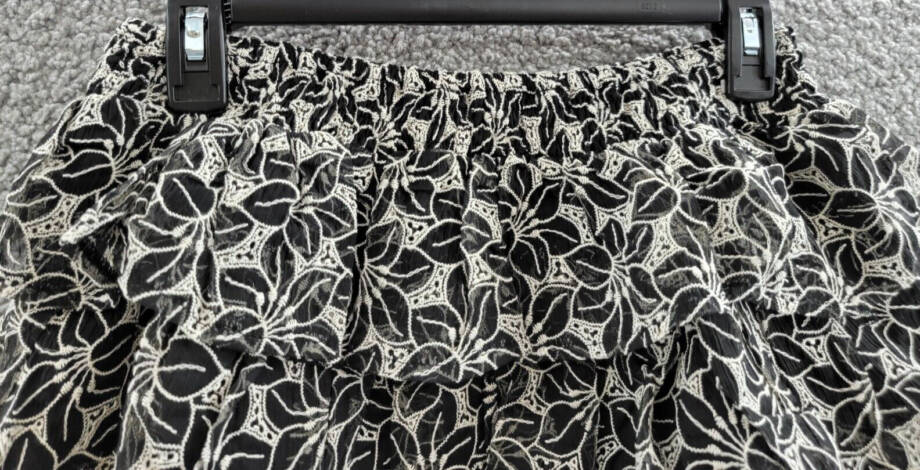 En Saison Embroidered Floral Mini Skirt Women's L Black/White Pull-on Style
