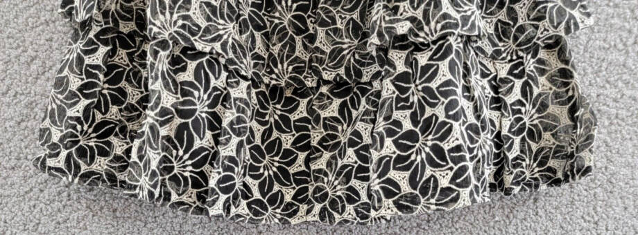 En Saison Embroidered Floral Mini Skirt Women's L Black/White Pull-on Style