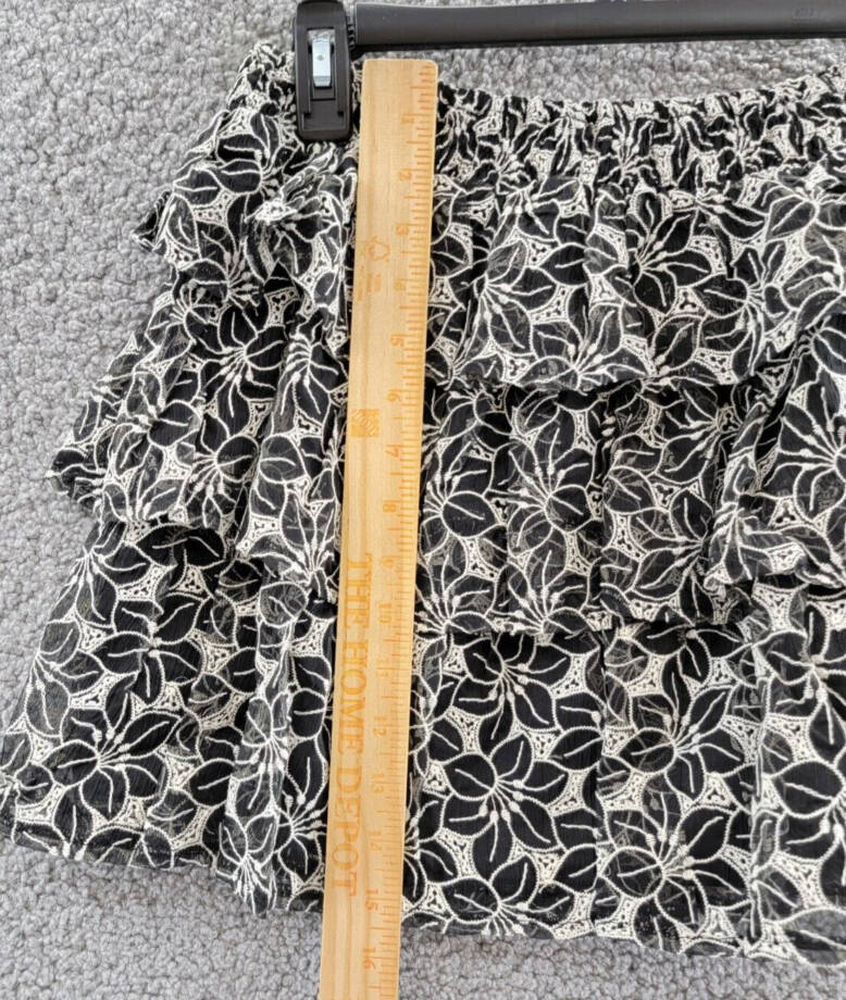 En Saison Embroidered Floral Mini Skirt Women's L Black/White Pull-on Style