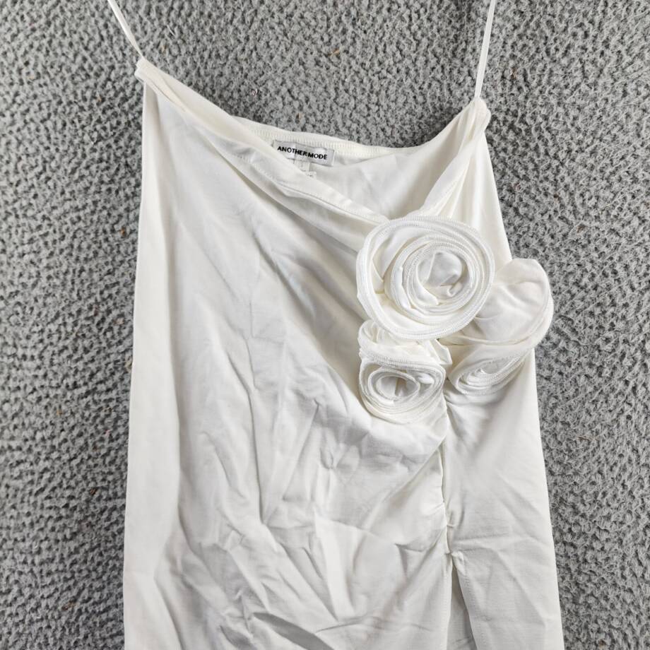 Another Mode Side Slit Rose Applique Skirt Women's S White Solid Pull On
