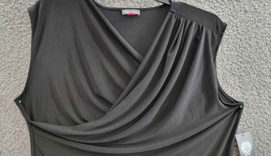 VINCE CAMUTO Draped Crossover Top Women's XL Black Solid Sleeveless Pullover