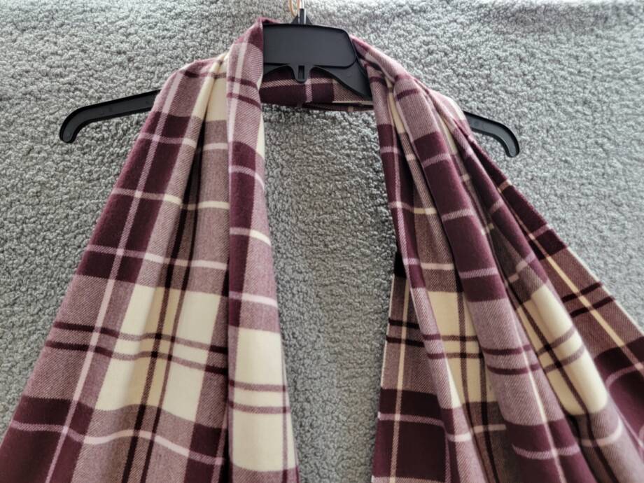 Barbour Hailes Tartan Scarf Women's One Size Cabernet Fringe Edges~
