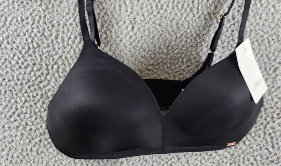Le Mystère Sheer Seduction Wireless Bra Women's 32C Black Hook & Eye Closure