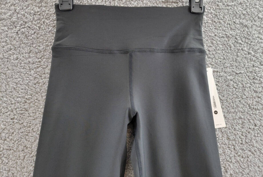 AQUA Athletic Foil Star High Rise Ankle Leggings Women's XS Black Elastic Waist