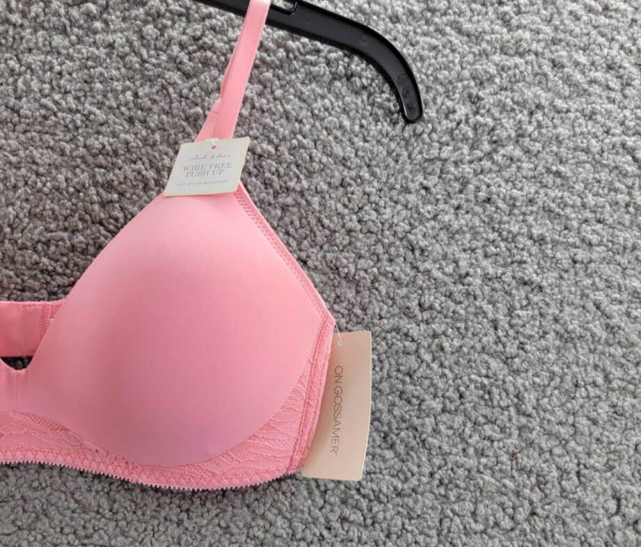On Gossamer Sleek & Lace Wirefree Bra Women's 32C Soft Coral Hook & Eye Closure