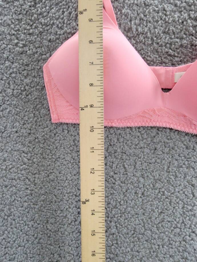 On Gossamer Sleek & Lace Wirefree Bra Women's 32C Soft Coral Hook & Eye Closure