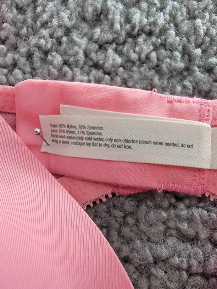 On Gossamer Sleek & Lace Wirefree Bra Women's 32C Soft Coral Hook & Eye Closure