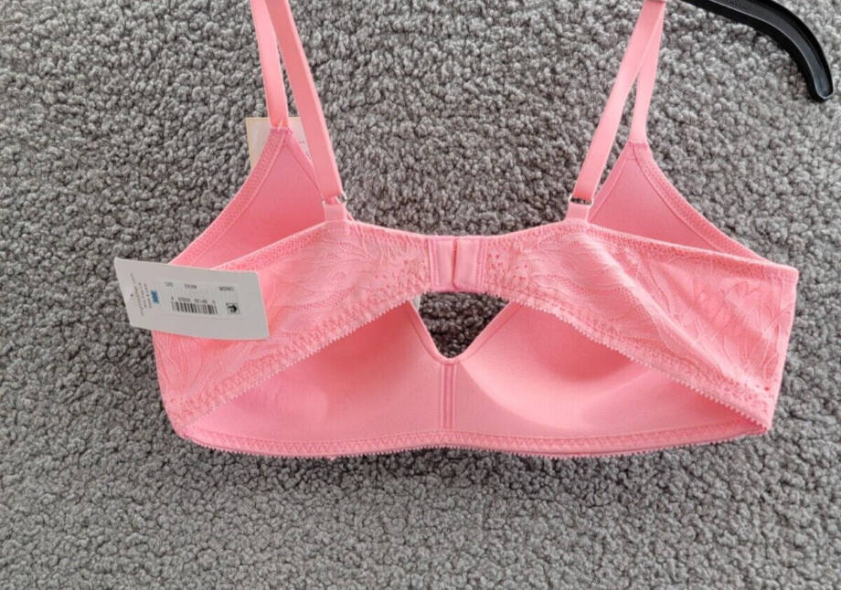 On Gossamer Sleek & Lace Wirefree Bra Women's 32C Soft Coral Hook & Eye Closure