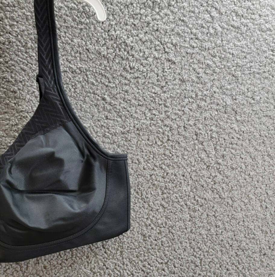 Playtex 18 Hour Bounce Control Wire Free Bra Women's 38C Black Hook & Eye Back