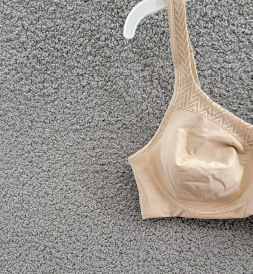 Playtex 18 Hour Bounce Control Wire Free Bra Women's 36D Taupe Hook & Eye Back