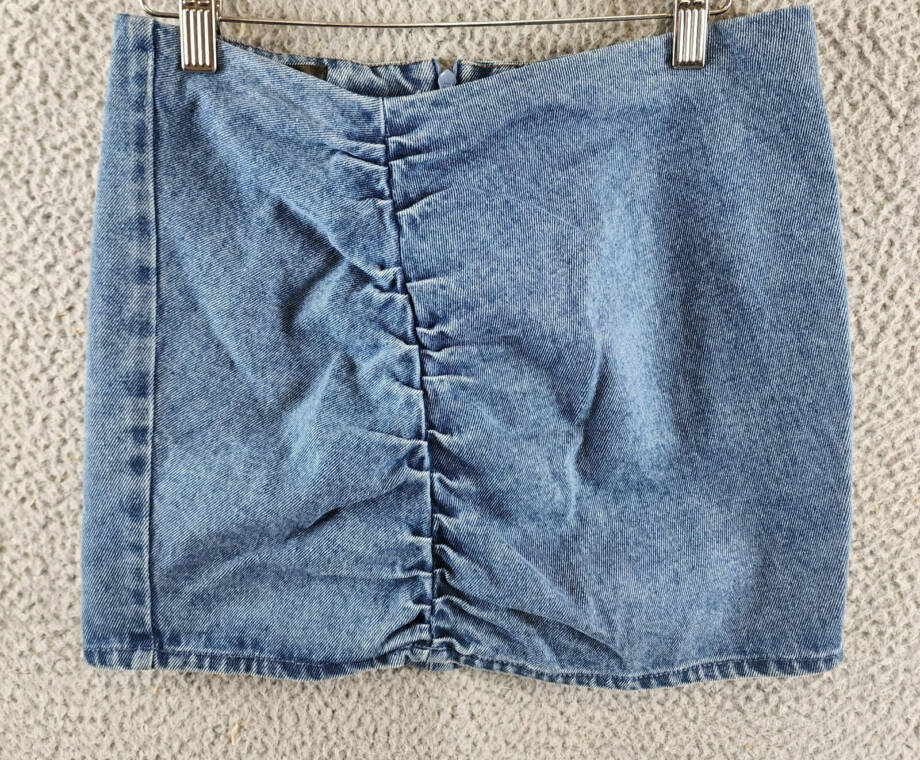 AQUA Asymmetric Ruched Front Mini Skirt Women's S Medium Wash Denim Back Zip