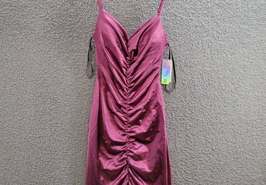 BCX Ruched Mermaid Dress Juniors' 1 Plum Front Slit V-Neck Back Zip Closure