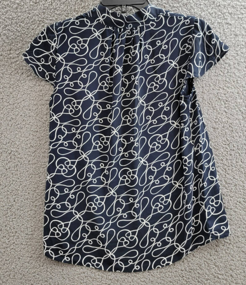 T Tahari Printed Blouse Women's XS Navy/White V-Neck Pleat Short Sleeve Pullover