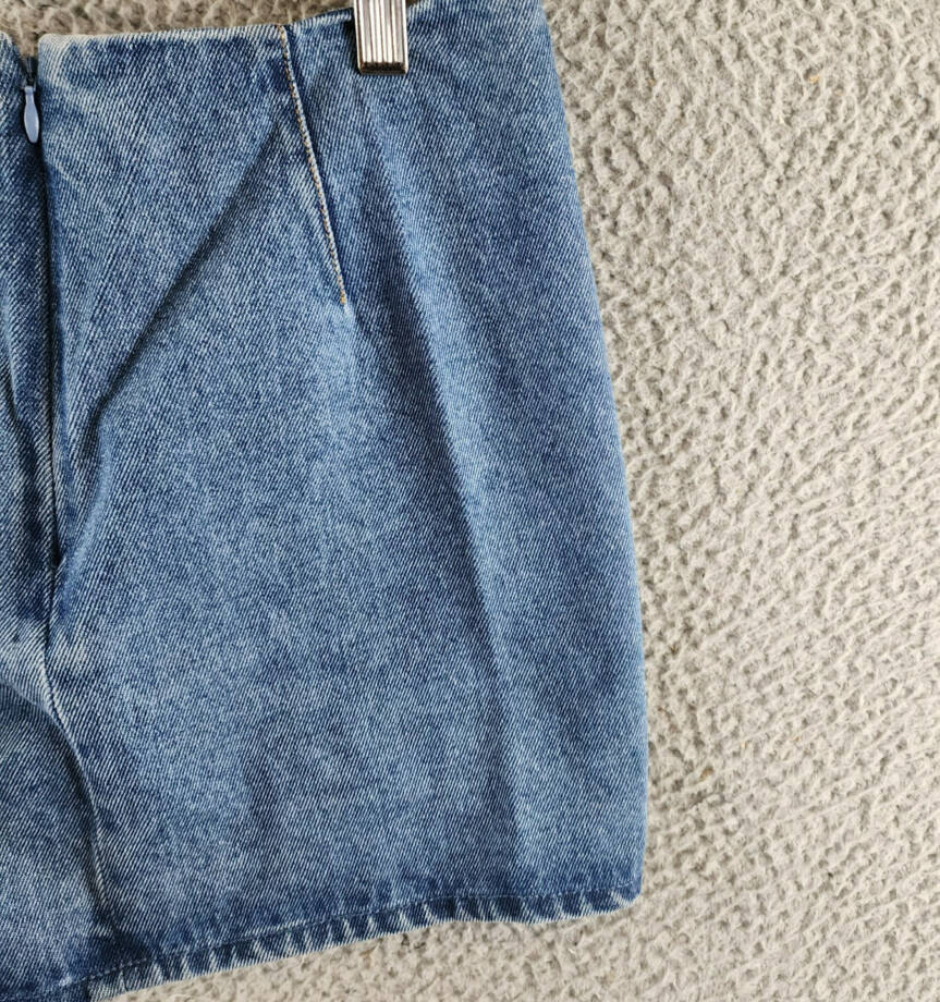 AQUA Asymmetric Ruched Front Mini Skirt Women's S Medium Wash Denim Back Zip
