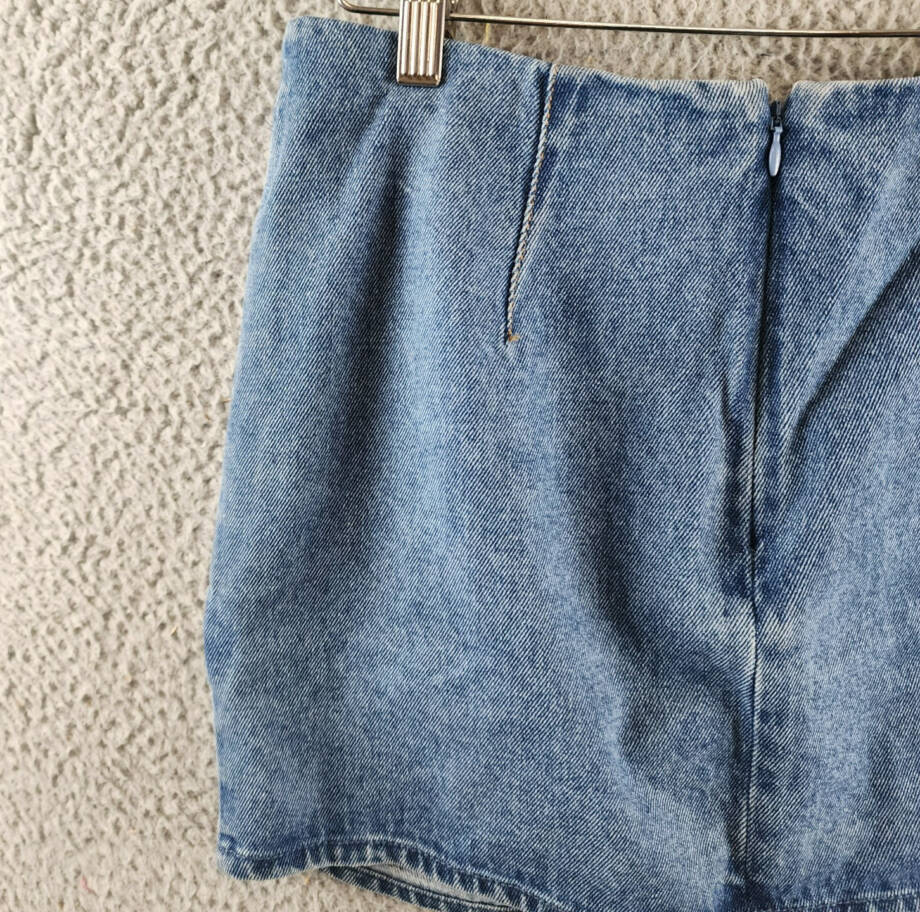 AQUA Asymmetric Ruched Front Mini Skirt Women's S Medium Wash Denim Back Zip