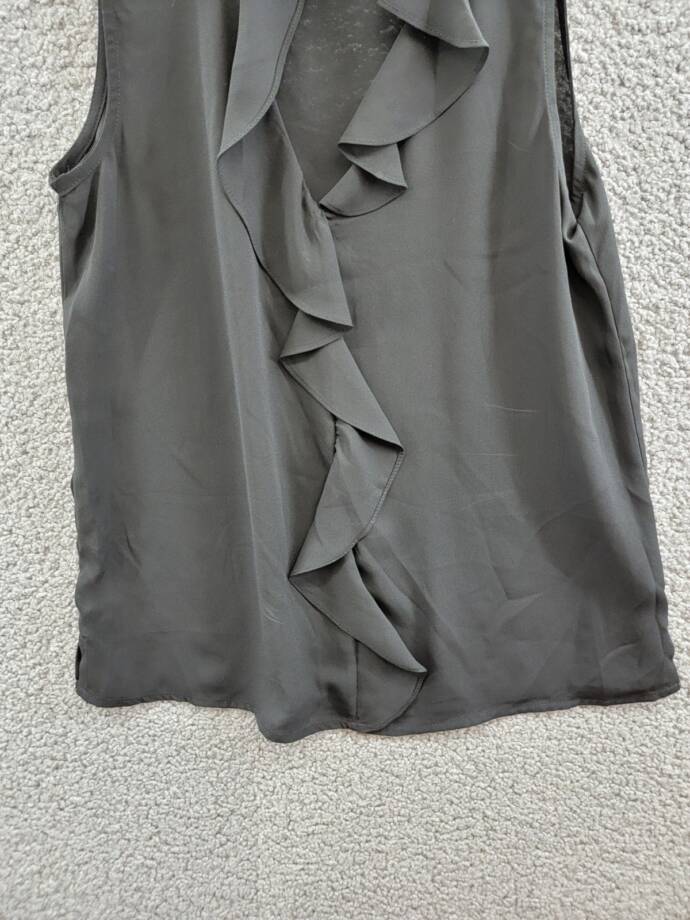 Vince Camuto Ruffle Blouse Women's XS Rich Black V-Neck Sleeveless Pullover