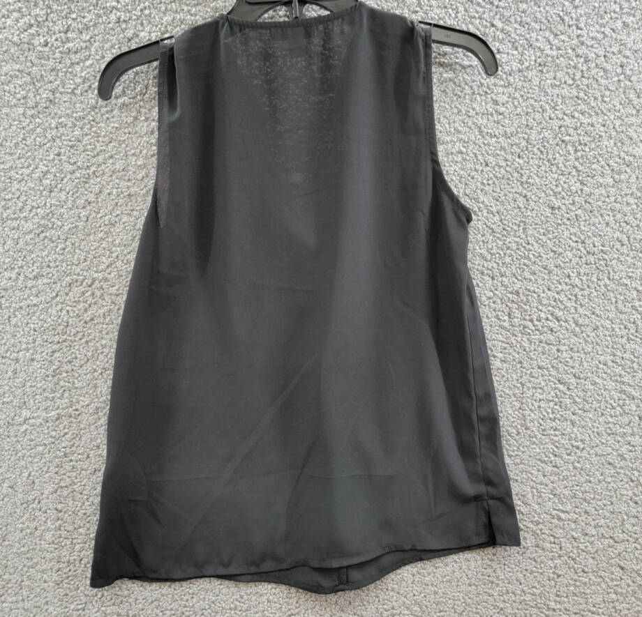 Vince Camuto Ruffle Blouse Women's XS Rich Black V-Neck Sleeveless Pullover