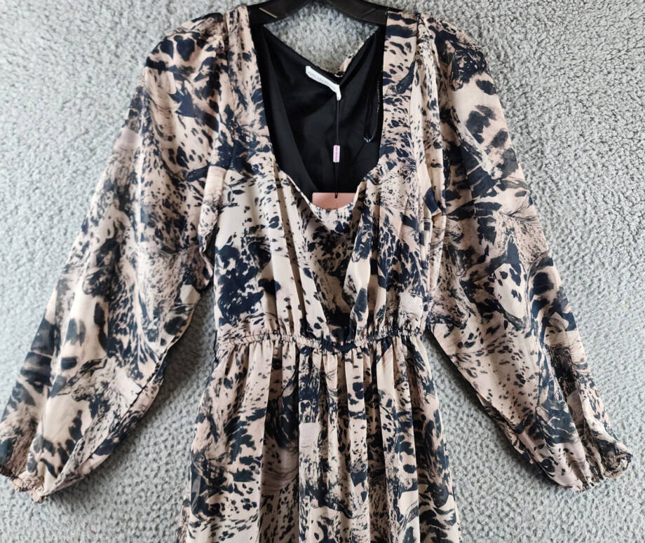 Avec Les Filles Tiered Printed Maxi Dress Women's 2 Wild Horses Square Neck L/S