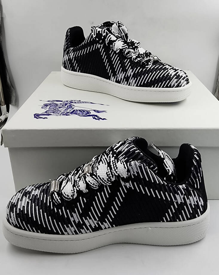 Burberry Check Knit Low-Top Sneakers Men's 41/8US Black Round Toe Lace Up