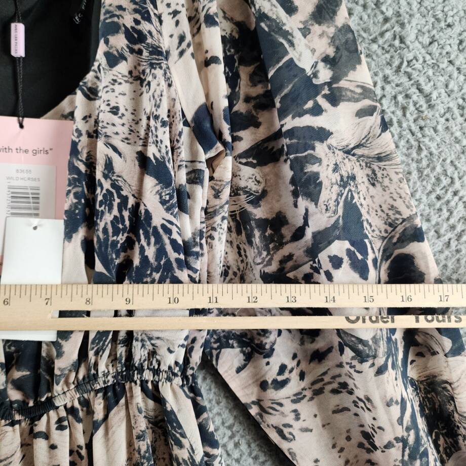 Avec Les Filles Tiered Printed Maxi Dress Women's 2 Wild Horses Square Neck L/S