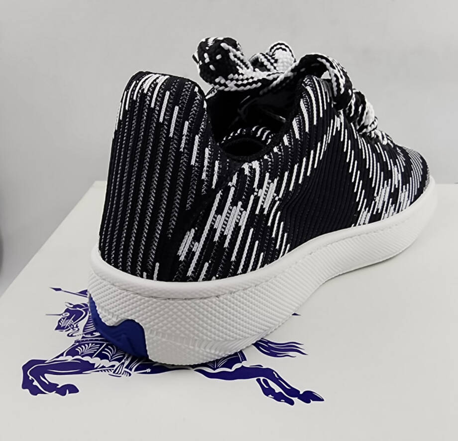 Burberry Check Knit Low-Top Sneakers Men's 41/8US Black Round Toe Lace Up