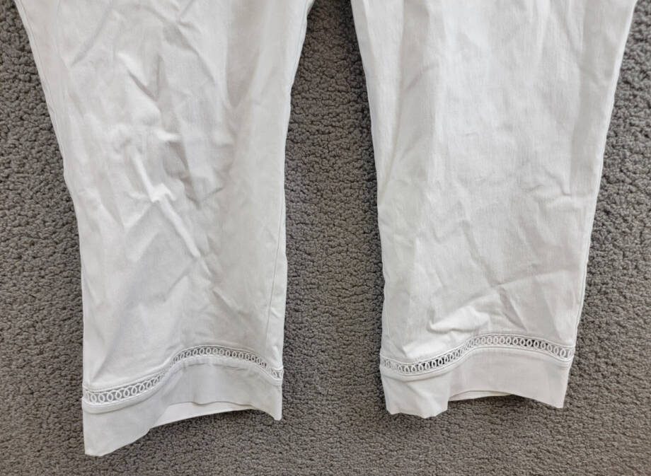 JM Collection Plus Size Lace-Inset Pull-On Style Capris Women's 1X Bright White~